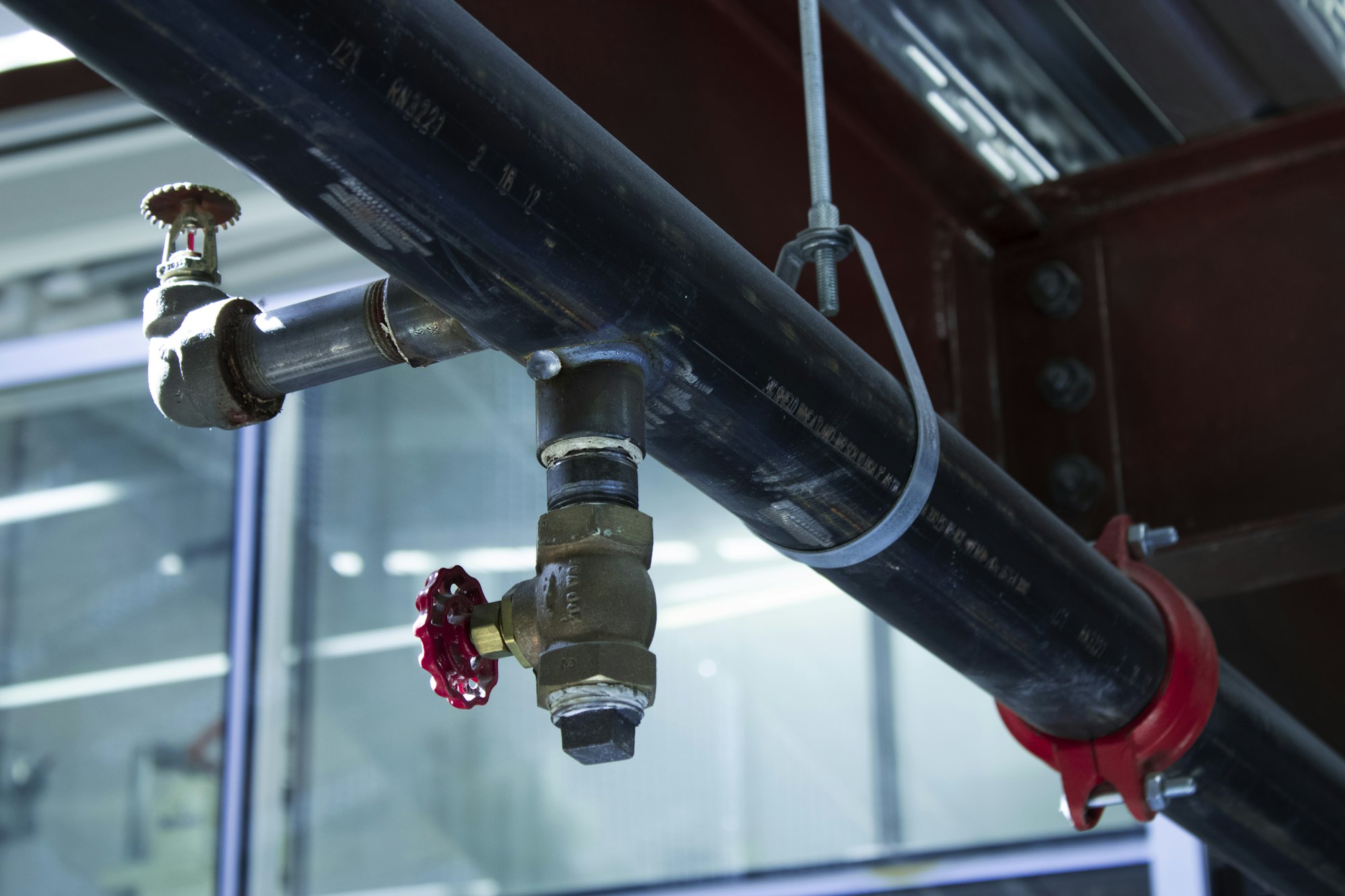 A fire sprinkler riser
